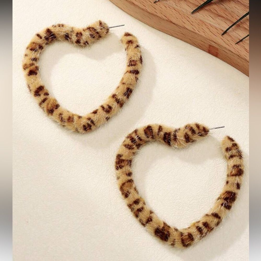 Leopard Print Heart Earrings M1524